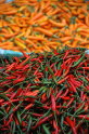 B,geerligs-oranje en rode pepers